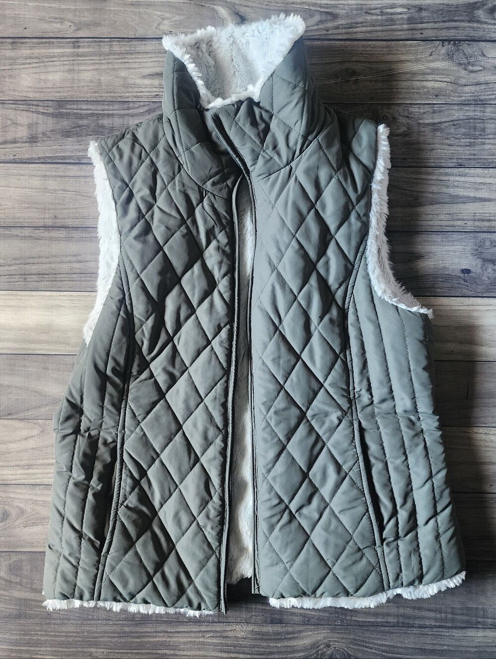 Weatherproof Brand  Reversable Olive Quilted/White Faux Fur Vest Size Small